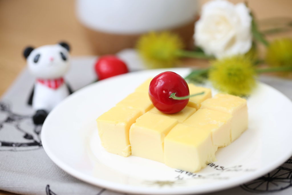 宝宝辅食食谱 豆浆鸡蛋布丁的做法视频 小贴士 说豆浆和鸡蛋不能同图片