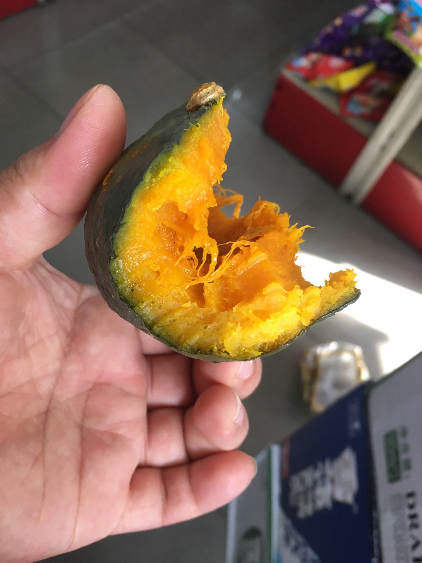 蒸个南瓜做早餐(贝贝南瓜)的做法图解3