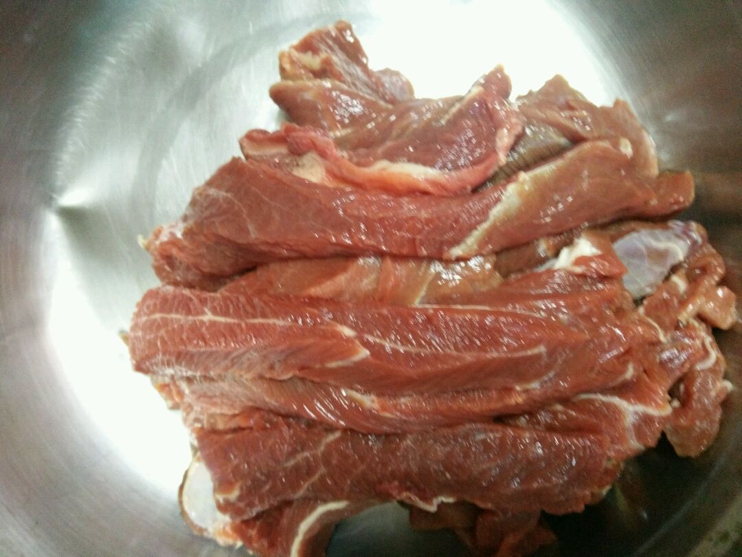 1. 牛肉切条