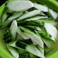 丝瓜洗净,切块