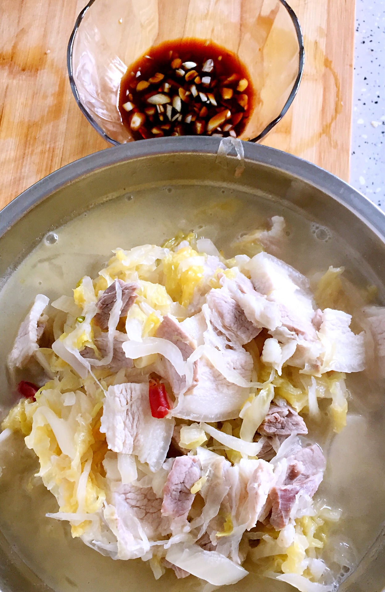 东北酸菜白肉锅怎么做_东北酸菜白肉锅的做法_豆果美食