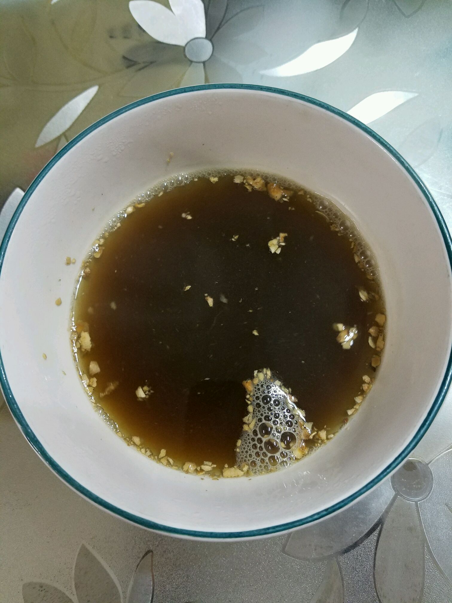 生姜红糖加水加热成红糖水.