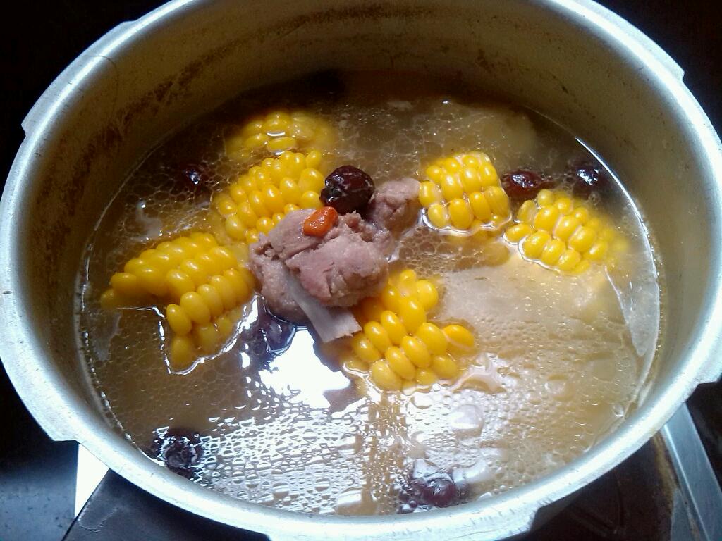 玉米排骨汤怎么做_玉米排骨汤的做法_秋天的蝎子_豆果美食