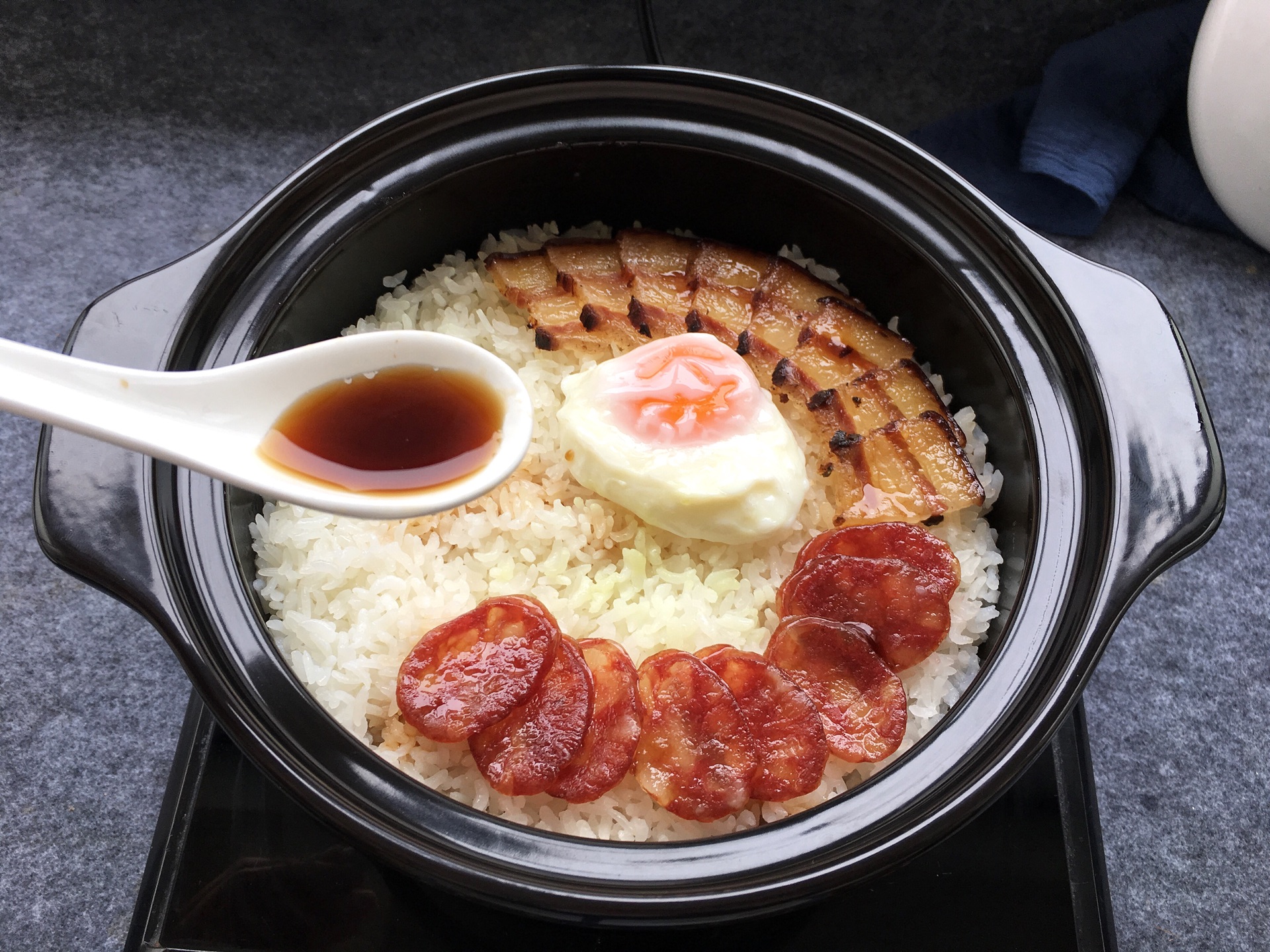黑乐砂锅煲仔饭