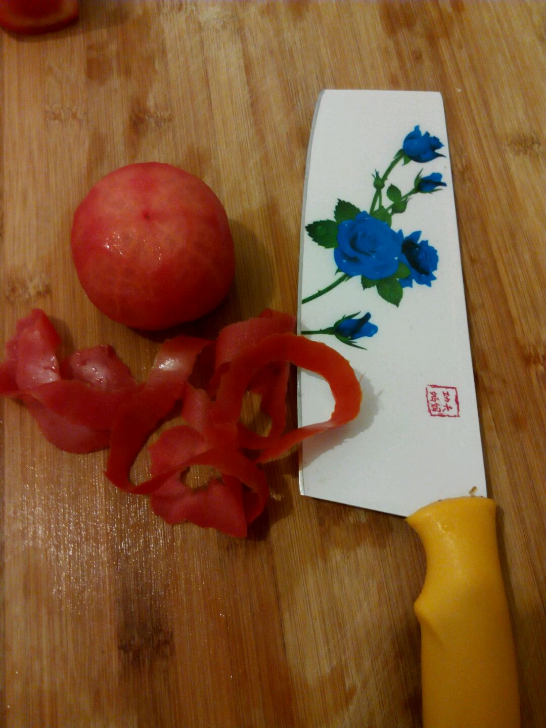 西红柿玫瑰花摆盘装饰怎么做_西红柿玫瑰花摆盘装饰的做法_豆果美食