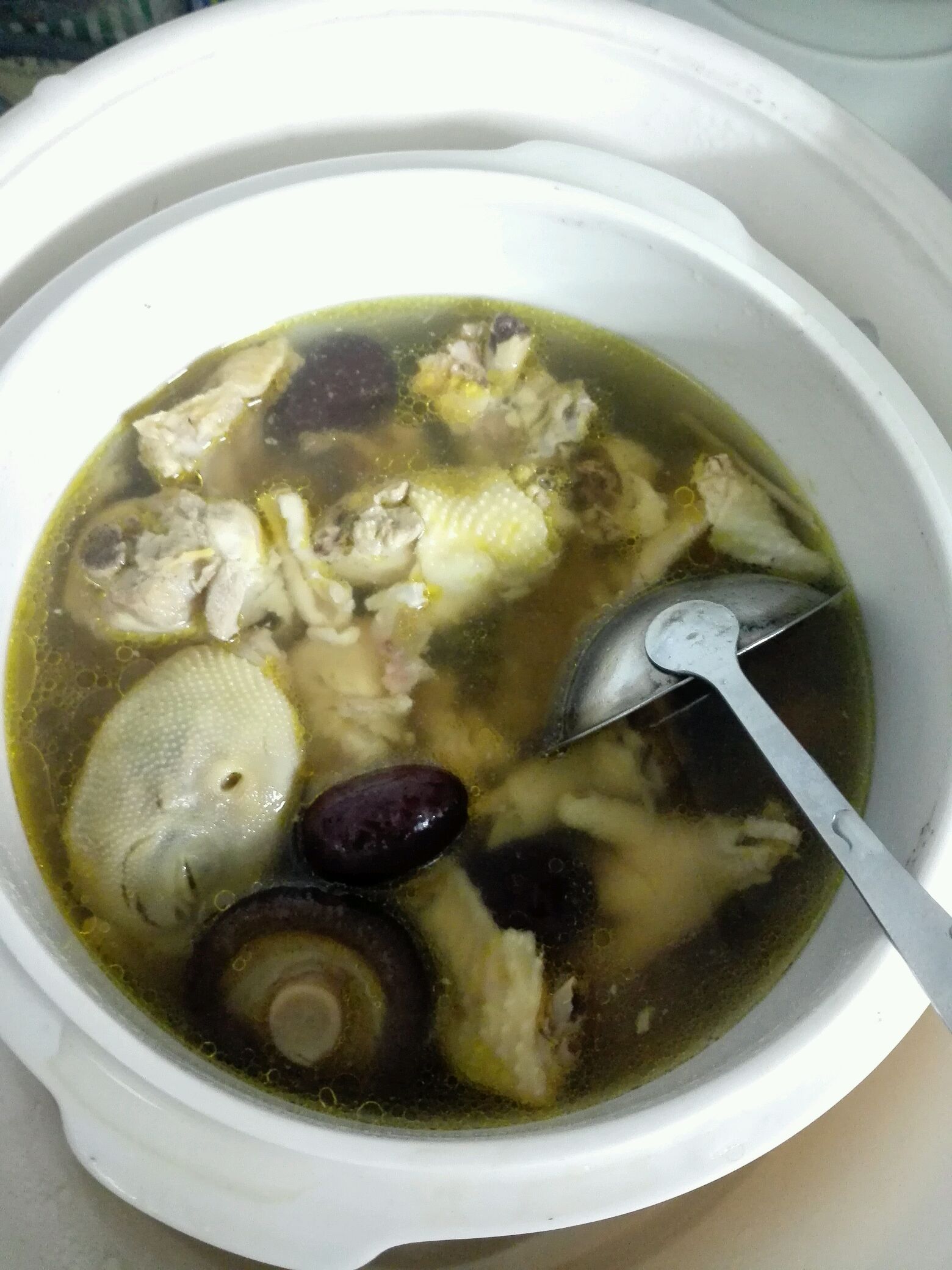 营养黄鸡汤