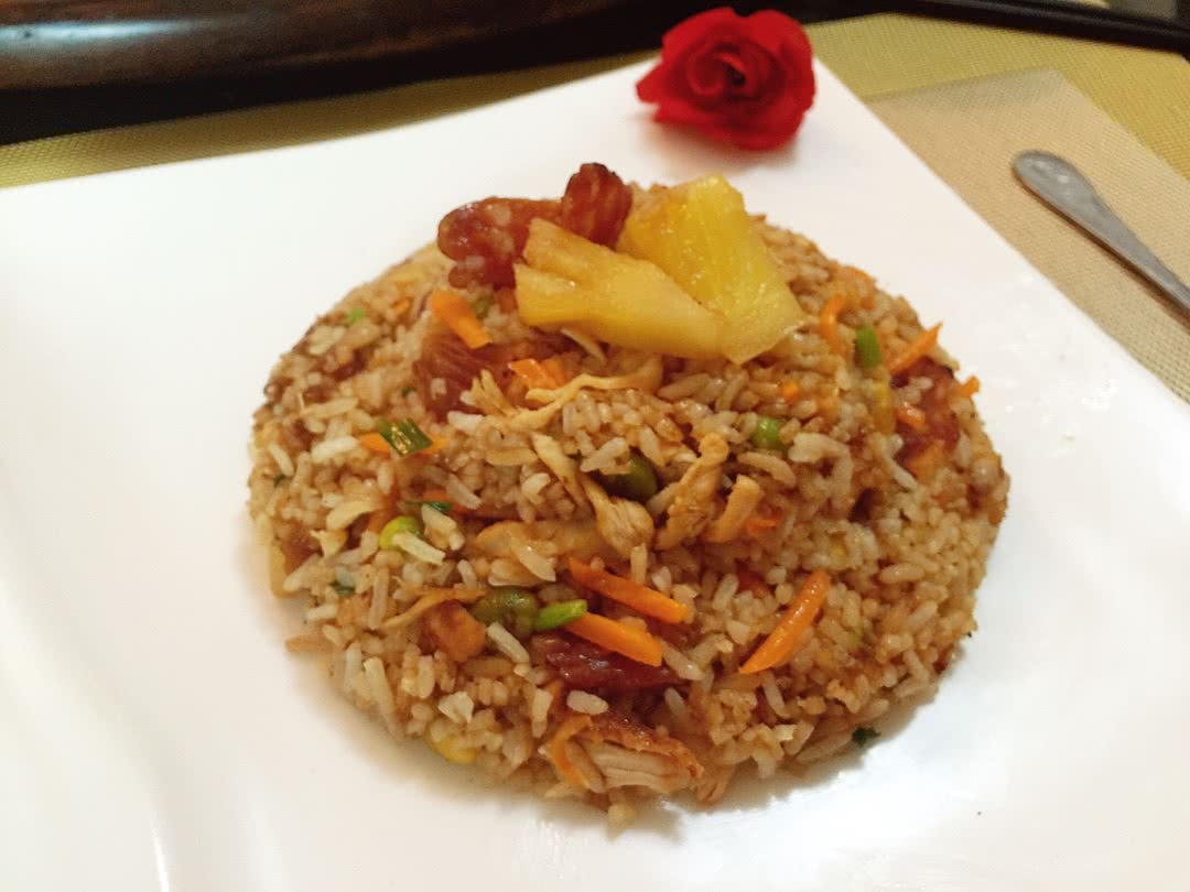 腊味菠萝鸡丁焖饭