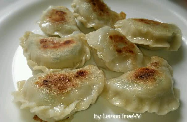 lemontree钢琴谱子-香煎饺子的做法 香煎饺子怎么做如何做好吃 香煎饺子家常做法大全