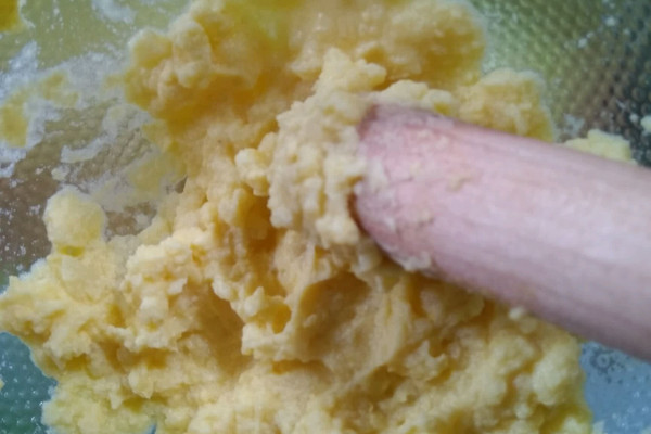 蛋黄土豆泥(婴儿辅食)的做法_【图解】蛋黄土