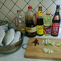 侉炖金鲳鱼的做法_【图解】侉炖金鲳鱼怎么做