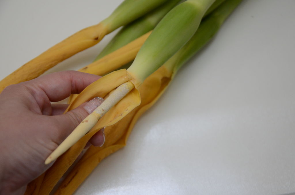 青椒炒芋头花的做法图解1