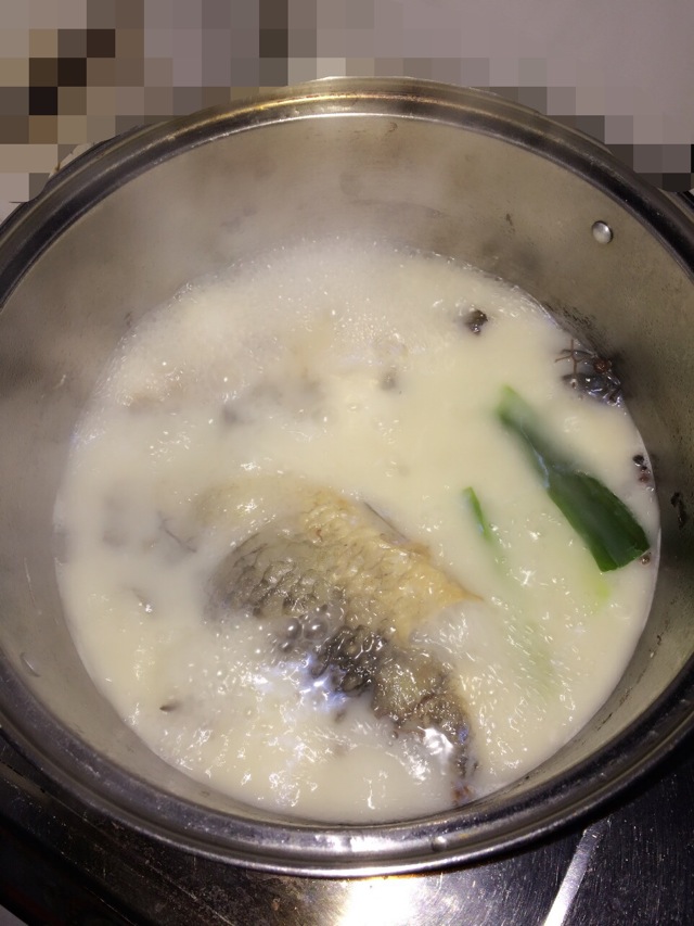 鲜香奶白鲫鱼汤