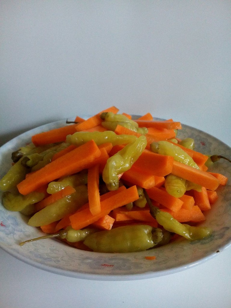 胡萝卜炒饼的做法,胡萝卜炒饼怎么做好吃,胡萝答:用料主料胡萝卜300g