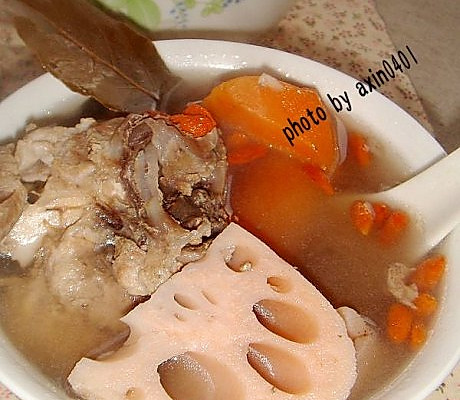 莲藕龙骨汤