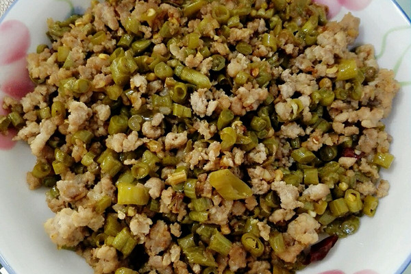 难度:配菜(中级) 时间:10-30分钟 料 猪肉馅200克 酸豆角
