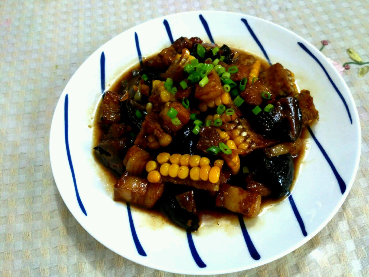 鲜玉米红烧肉