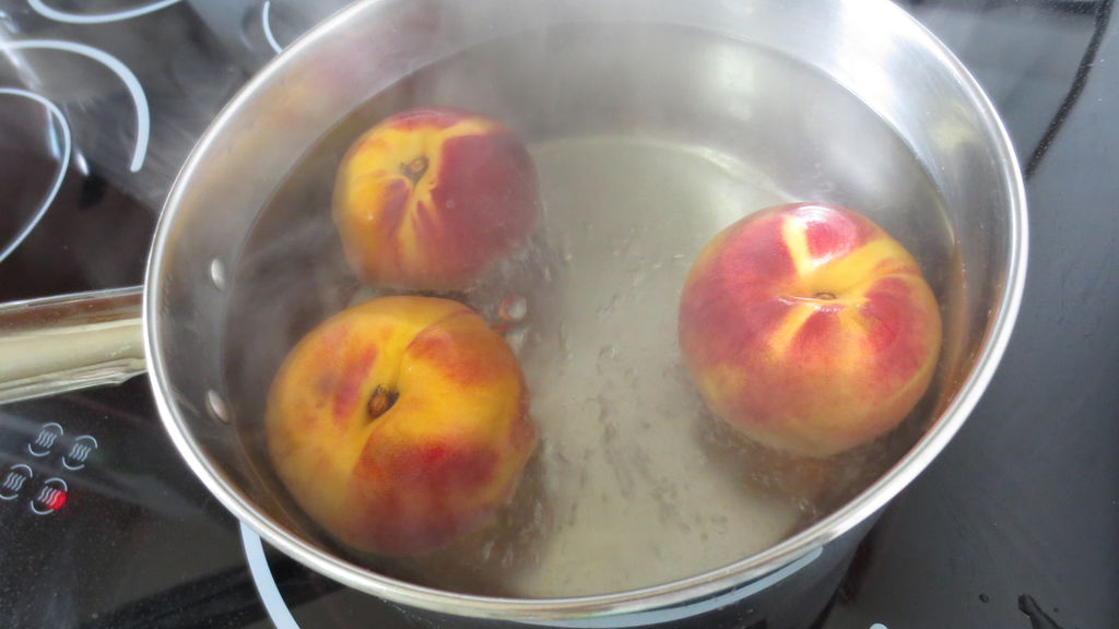 ӵ/ upside-down cake