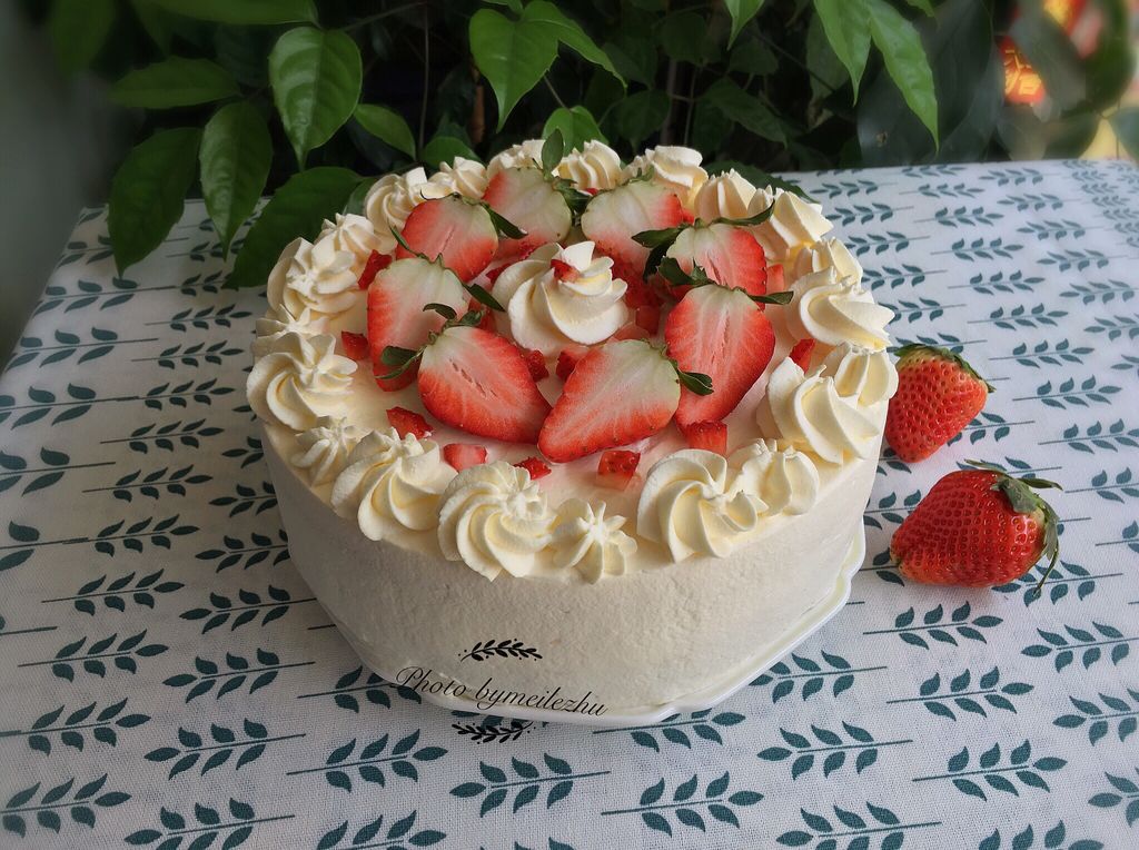 8寸草莓蛋糕
