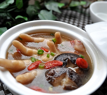 香菇枸杞鸡脚汤