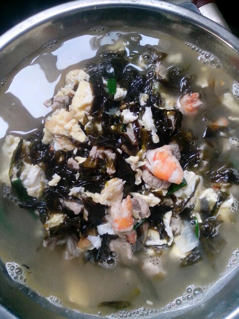 美味虾仁瘦肉蛋花紫菜汤
