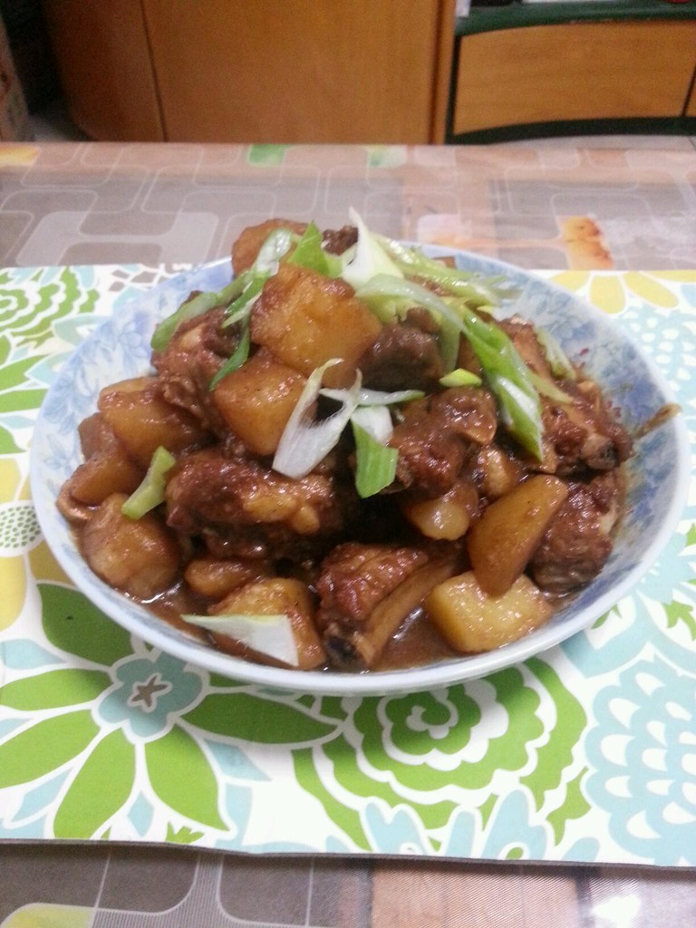 土豆焖排骨