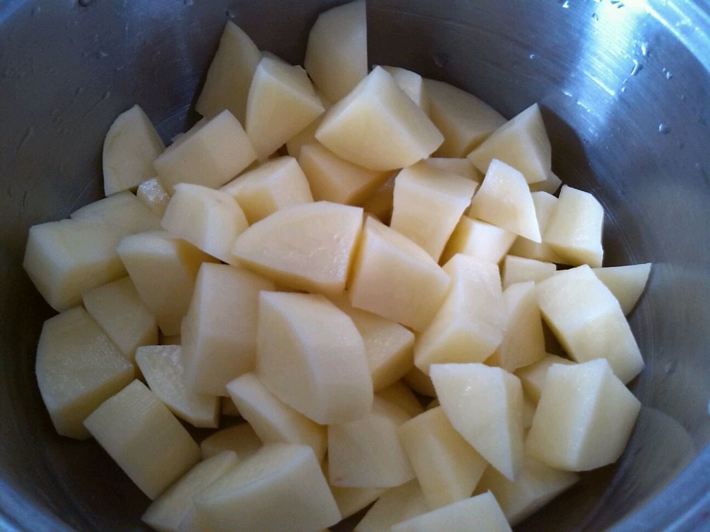 土豆切块.