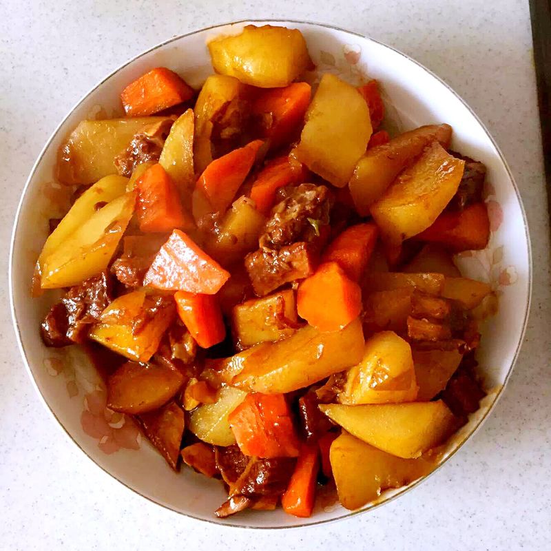 土豆胡萝卜炖牛肉的做法