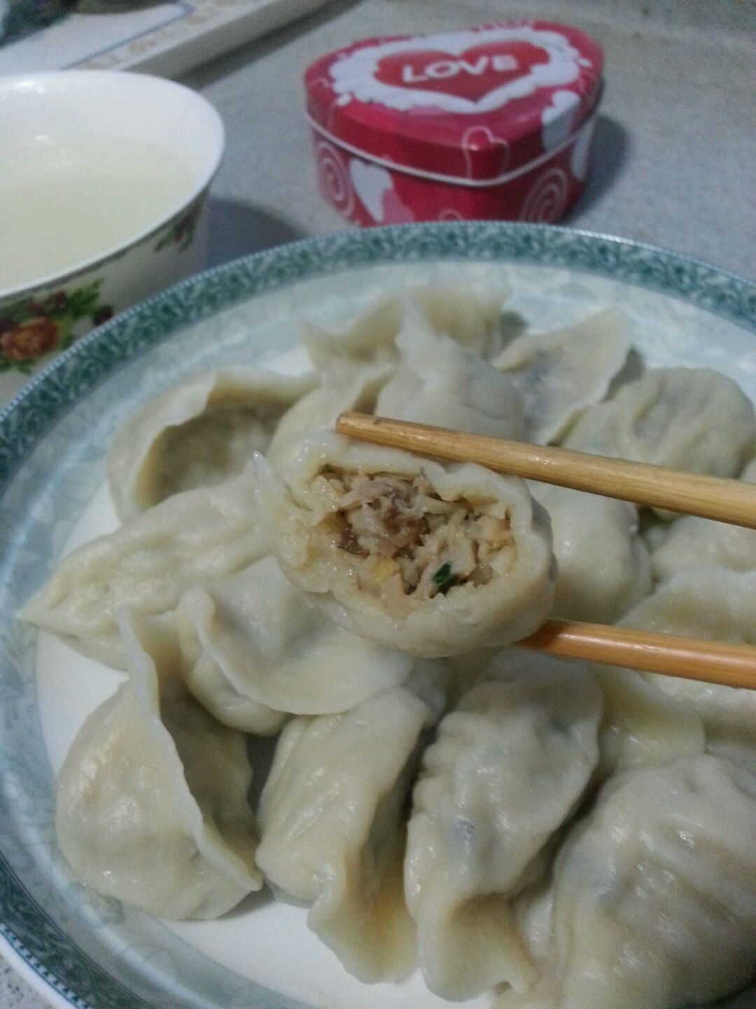配一碗饺子汤,原汤化原食.