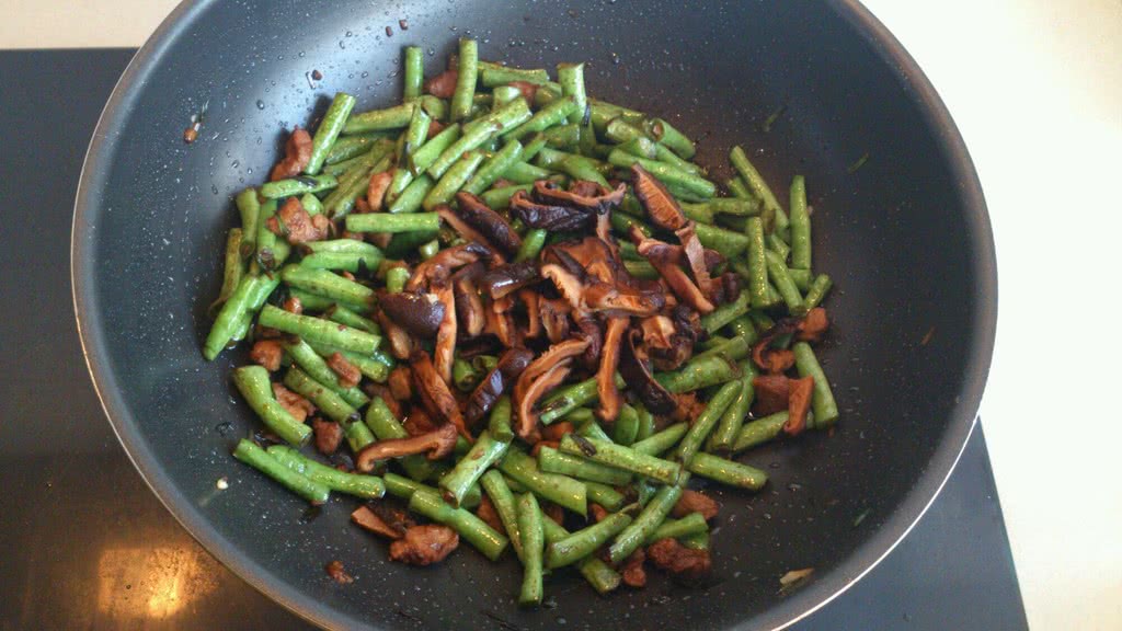 懒人版秘制红烧肉. 椒盐虾 椒盐排条 冰糖红豆薏米粥