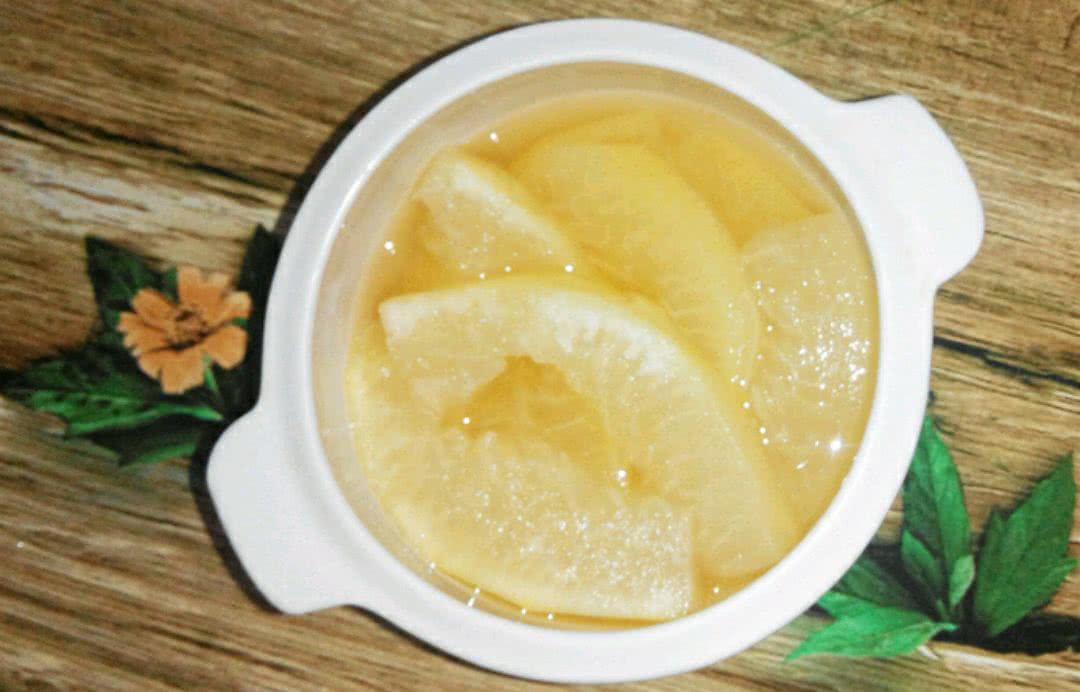 我用柠檬和柚子冰糖加水做的酵素味道是苦的,