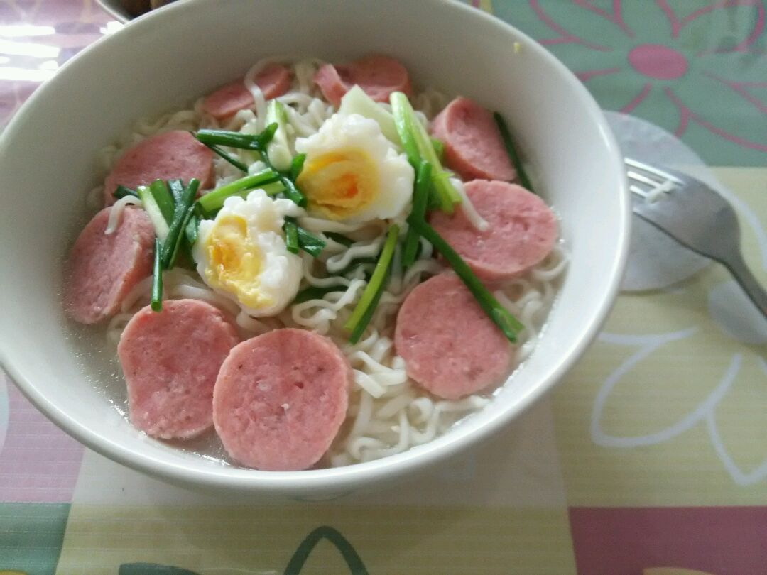 鸡蛋一根步骤少许面条一个a鸡蛋午饭的做法鸡胸本鸡蛋的菜谱吃葱花热狗肉图片