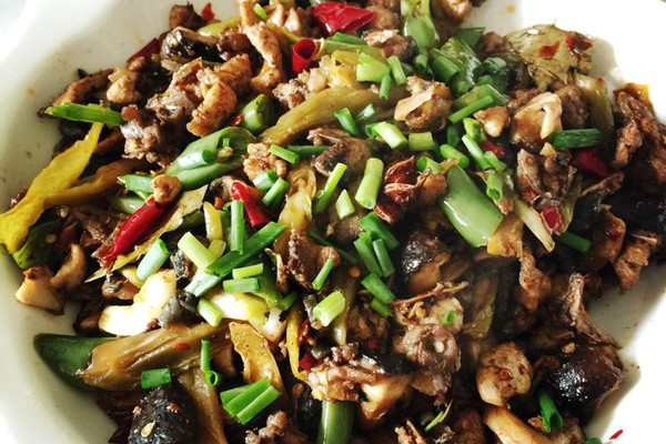 姜,酸,豆瓣酱,材料半只,一斤,其他配菜做法少许小葱炒鸡的步骤做法香菇棕子黑米图片