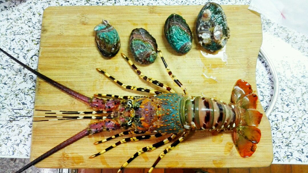 蒜蓉清蒸花龙虾