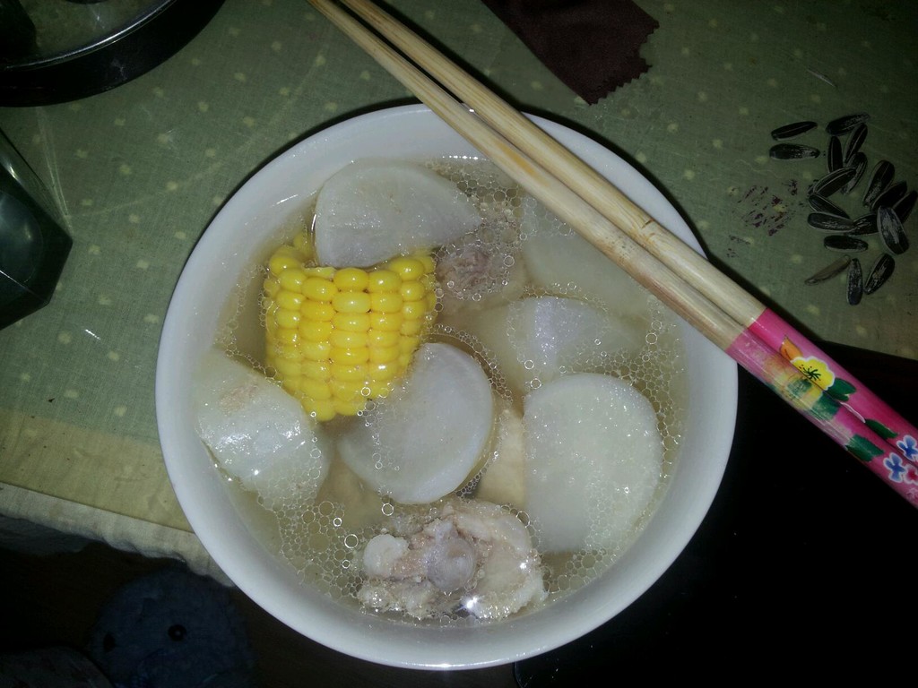 白萝卜玉米排骨汤
