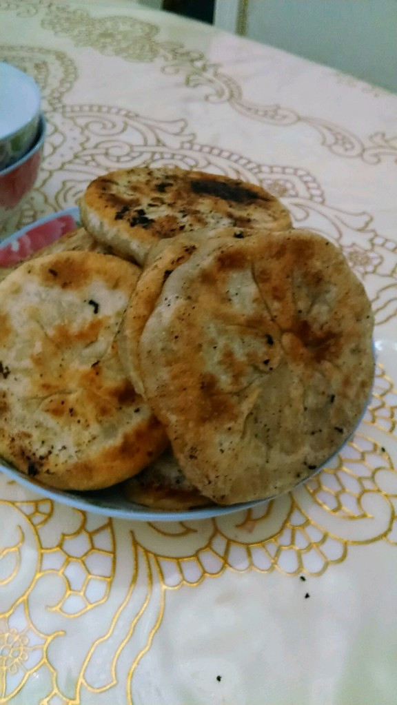 用料 肉馅适量 韭菜适量 葱花碎适量 姜末适量 盐适量 香油适量 酱油