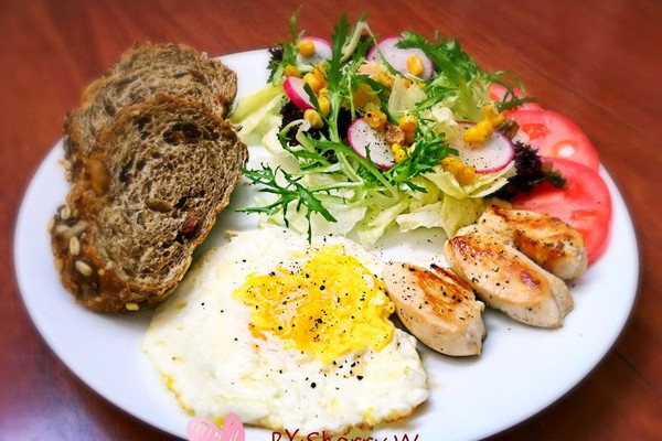 减肥早餐-鸡胸肉鸡蛋蔬菜沙拉的做法_【图解】