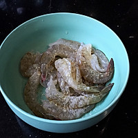 烤箱版一一凤尾虾球的做法图解2