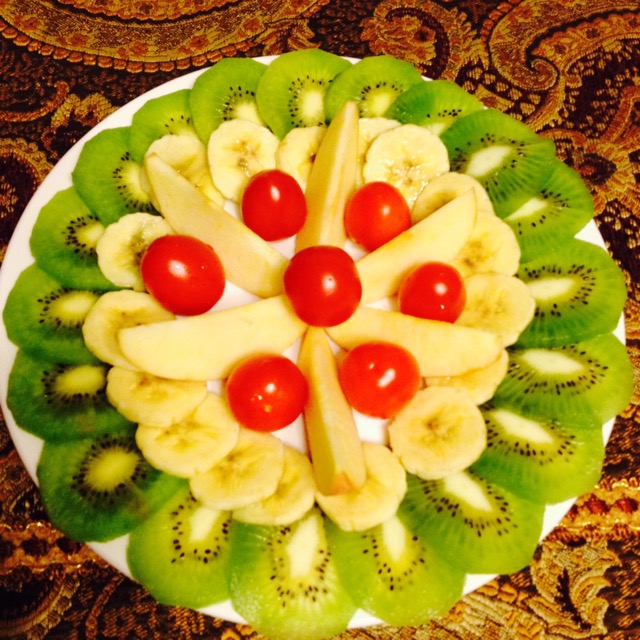 苹果半个 香蕉一根 圣女果七个 创意水果拼盘—绿意盎然的做法步骤 小