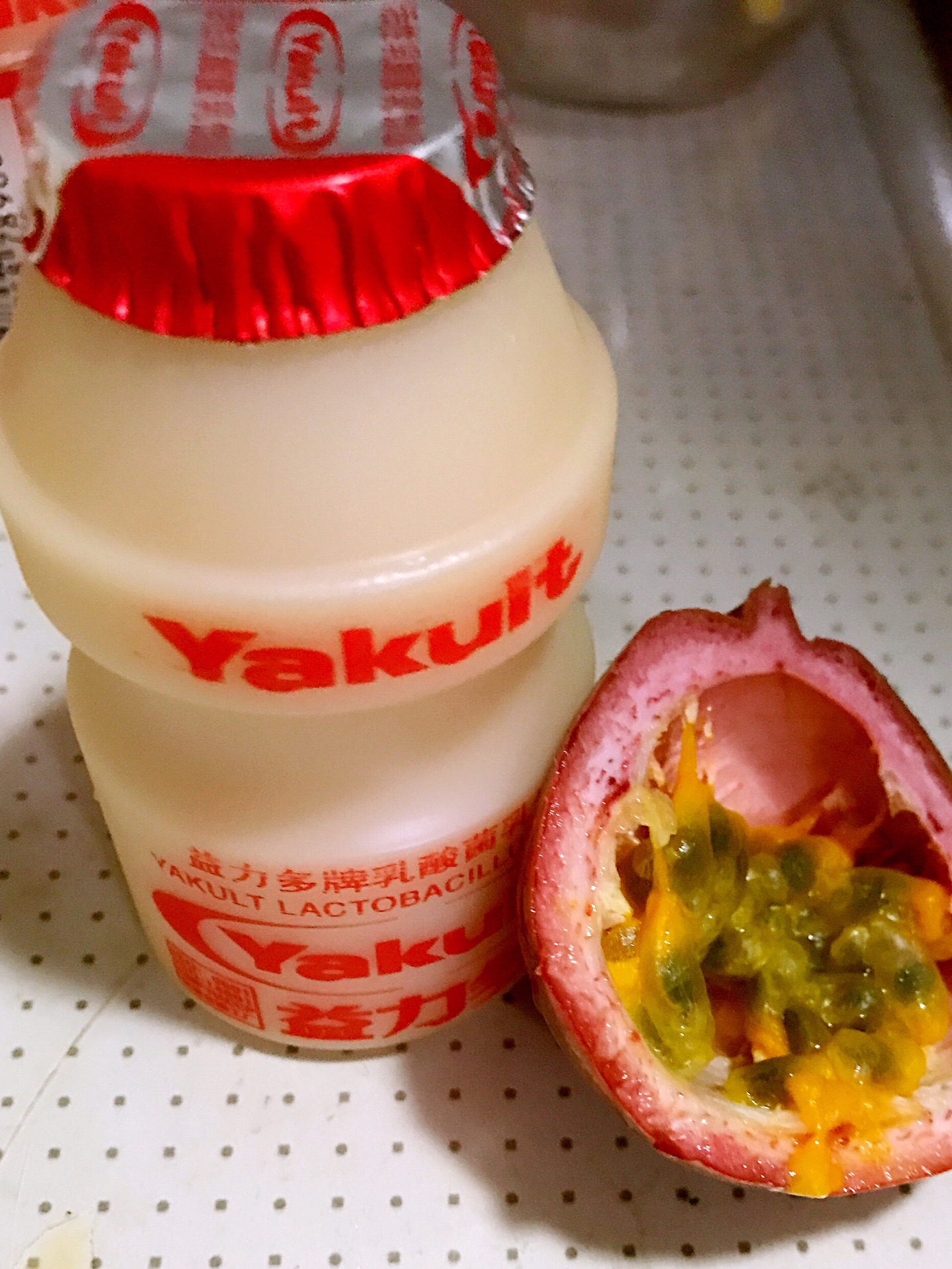 准备百香果和益力多