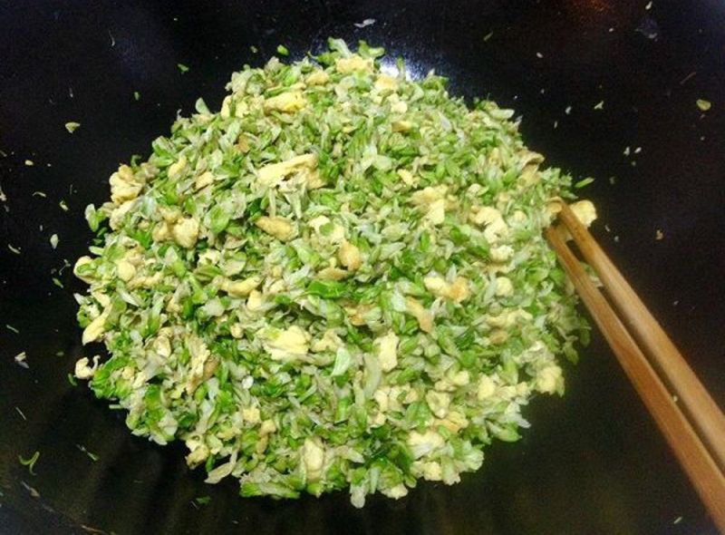 槐花鸡蛋素包子