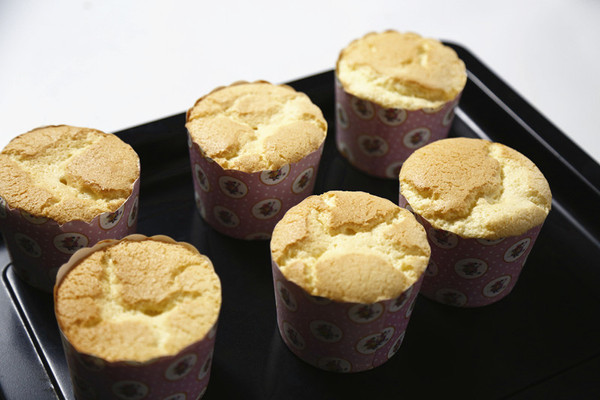原味戚风纸杯蛋糕(烤箱做纸杯蛋糕)