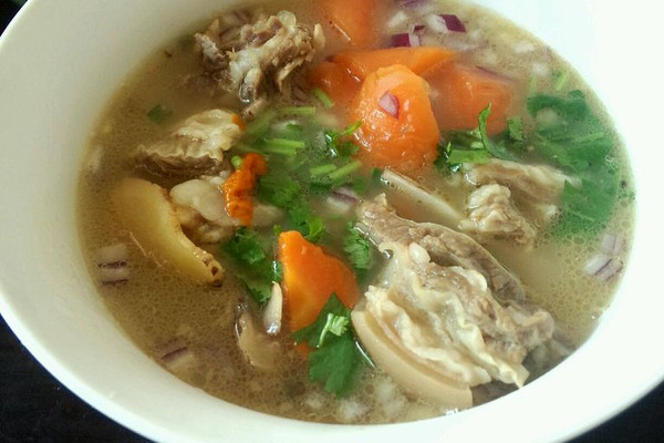 胡萝卜羊肉汤