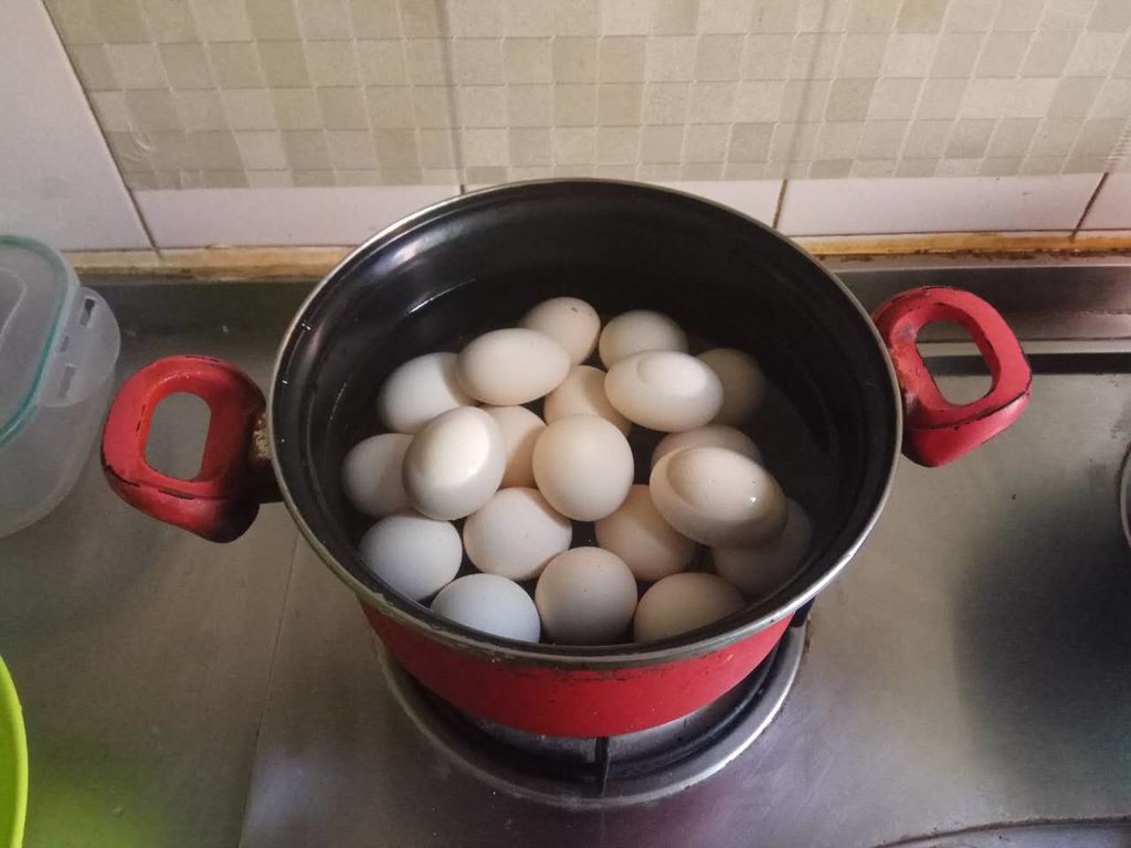 大锅煮鸡蛋100个不破 图片合集