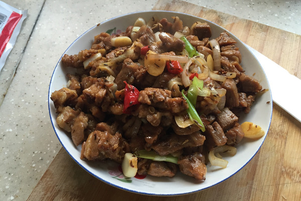 爆炒孜然羊肉粒的做法