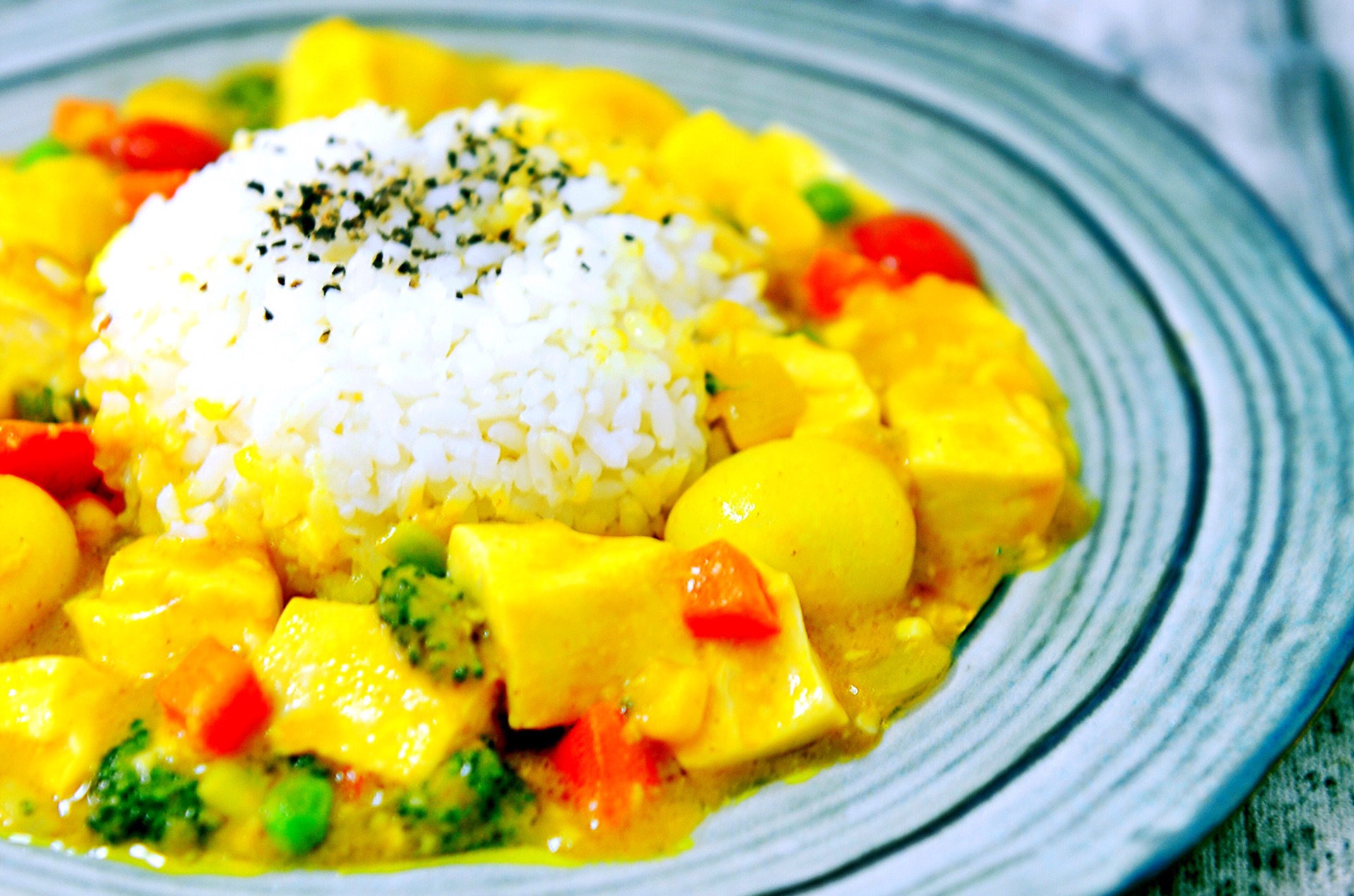 日式咖喱烩鹌鹑蛋豆腐拌饭
