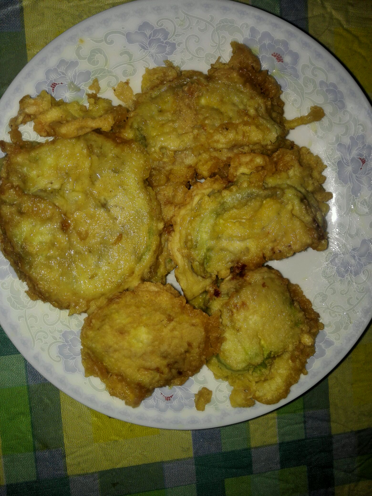 料酒 五香粉 鸡精汁 生抽 姜汁 淀粉 面粉 鸡蛋1个 食盐 香油 炸茄盒