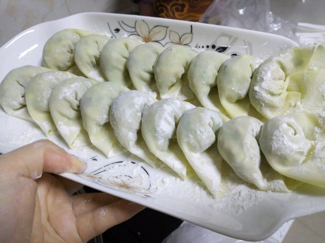 圆白菜香菇素饺子,减肥,健身者的美食