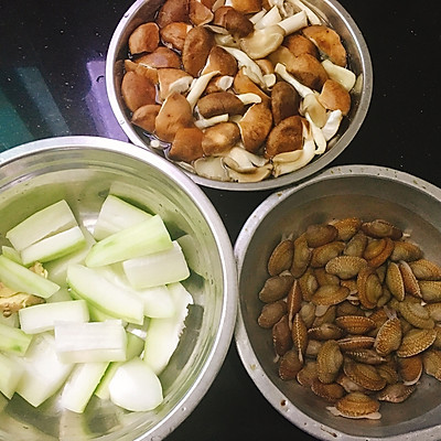 怎样做花甲汤最好吃 400_5b37324b22d608cb75405b529908a62e.jpeg