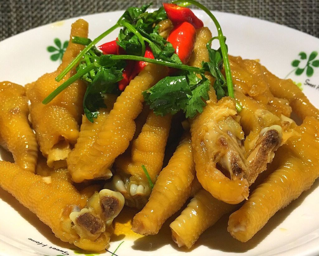 凉拌酸辣鸡爪口袋里的小零食