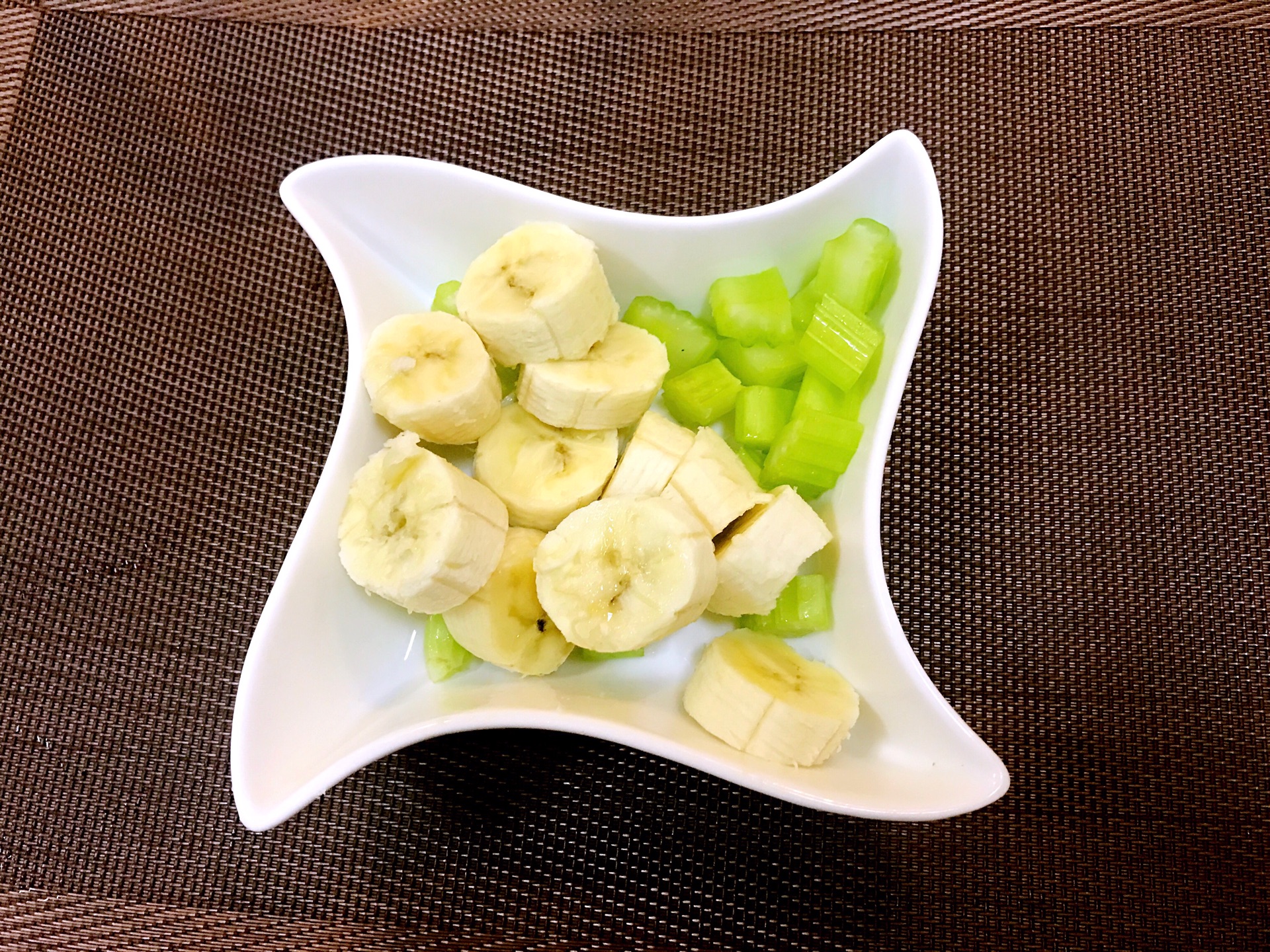 高血压食疗饮品,也一样适合普通人,苹果香蕉芹菜汁